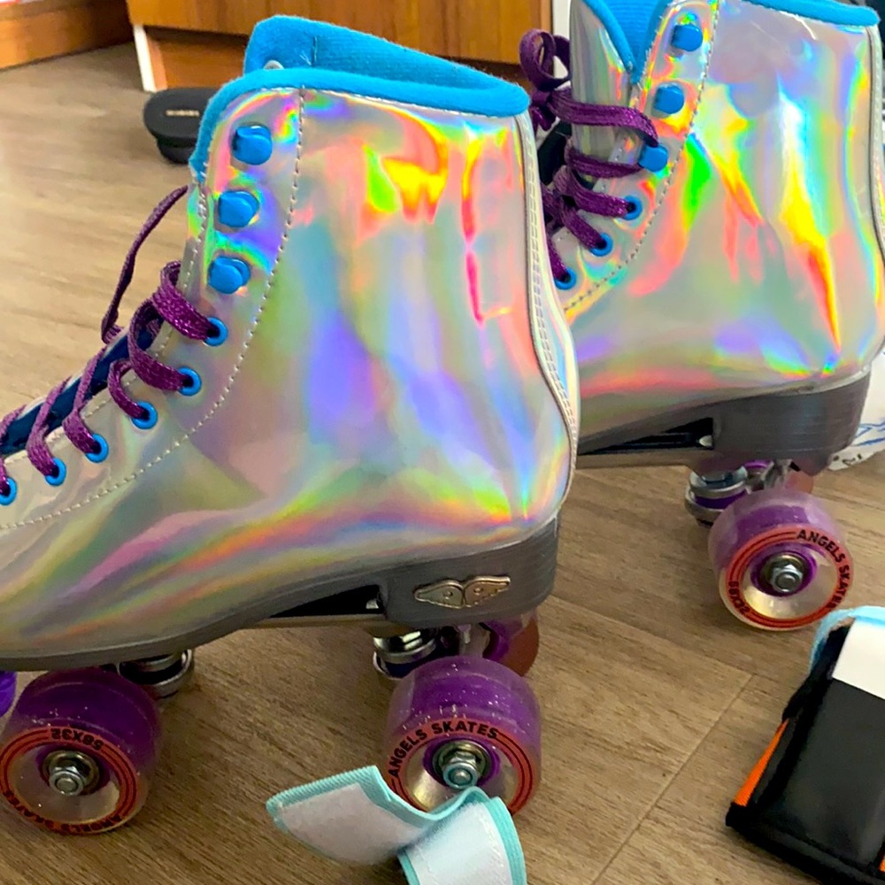 Size 9 Women’s Holographic Roller Angel Skates